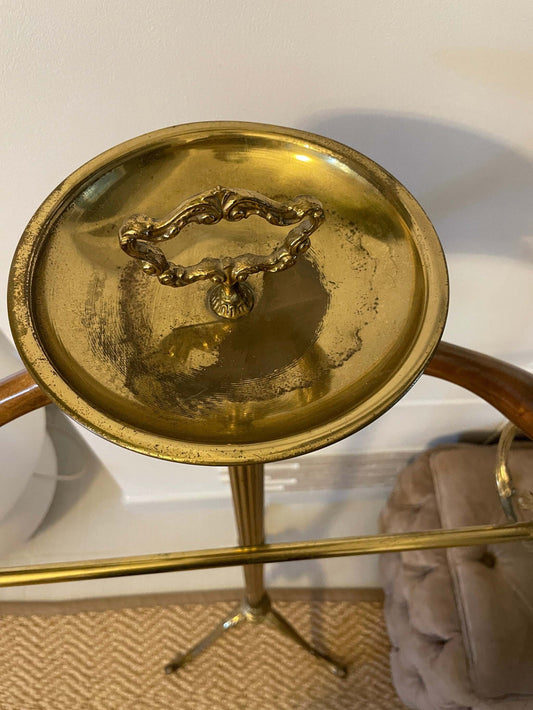 Servomuto clothes valet vintage in ottone con vassoio decorato e struttura in legno, design italiano anni 60