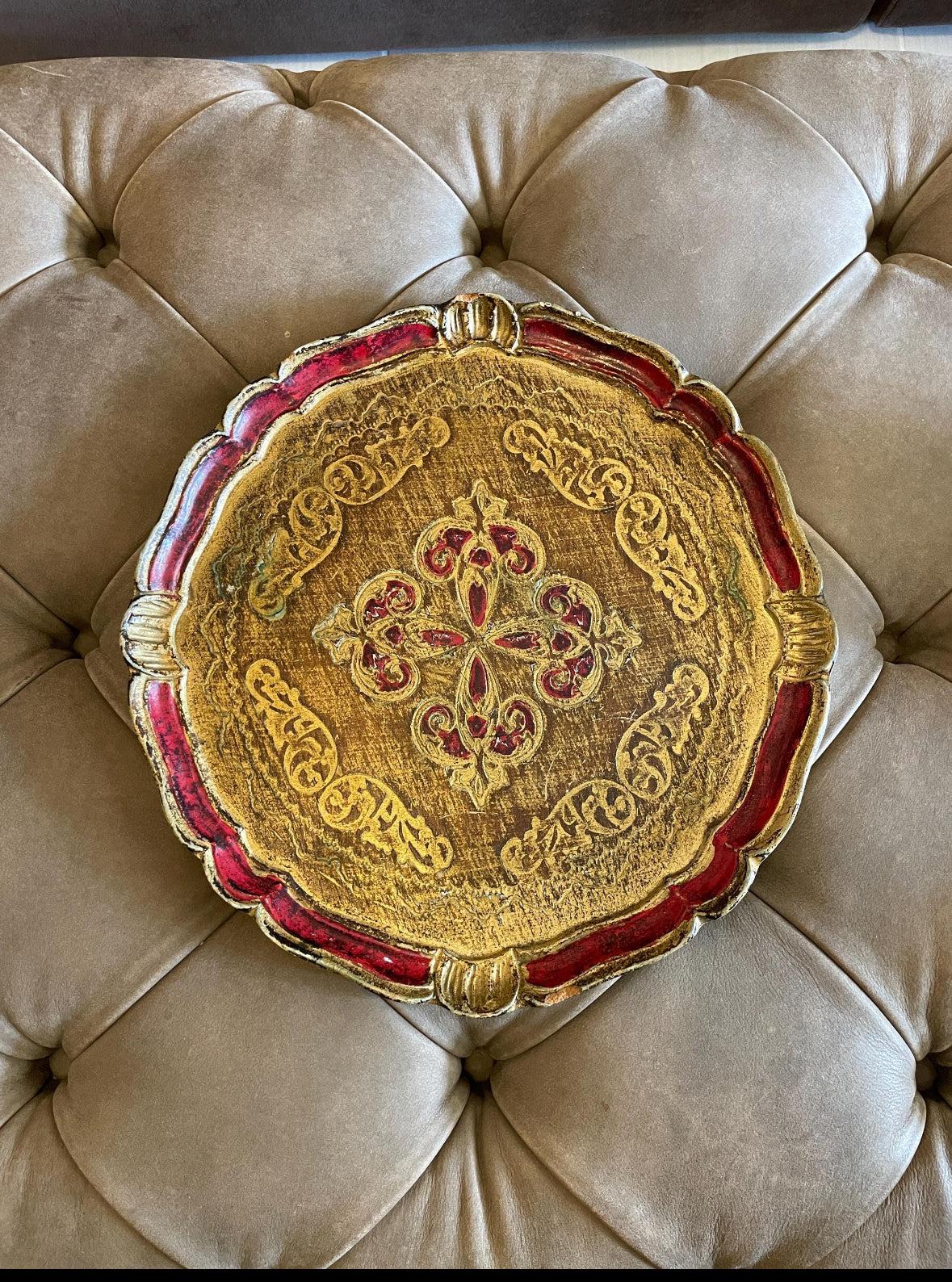 vassoio vintage floreale barocco in legno dorato e rosso per tavolini da comodino, decorazione artigianale italiana