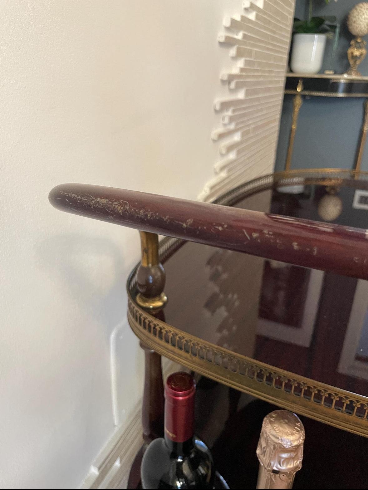 carrello bar vintage italiano in ottone e vetro con ruote, design Hollywood Regency anni '50 elegante e funzionale