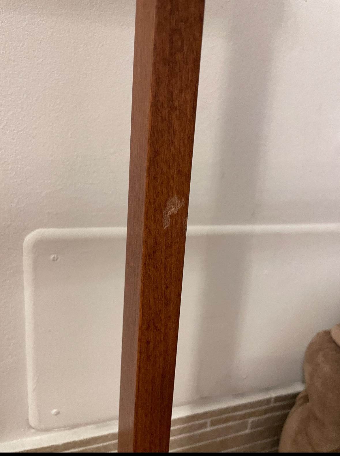 appendiabiti vintage in legno made in Italy con segni di usura autentici