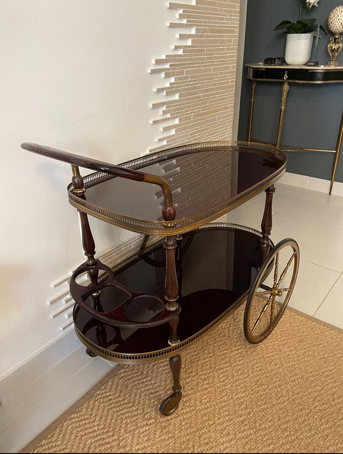 carrello bar vintage italiano in ottone stile Hollywood Regency anni 50 con ruote e pannelli in vetro scomponibile elegante e funzionale mid century