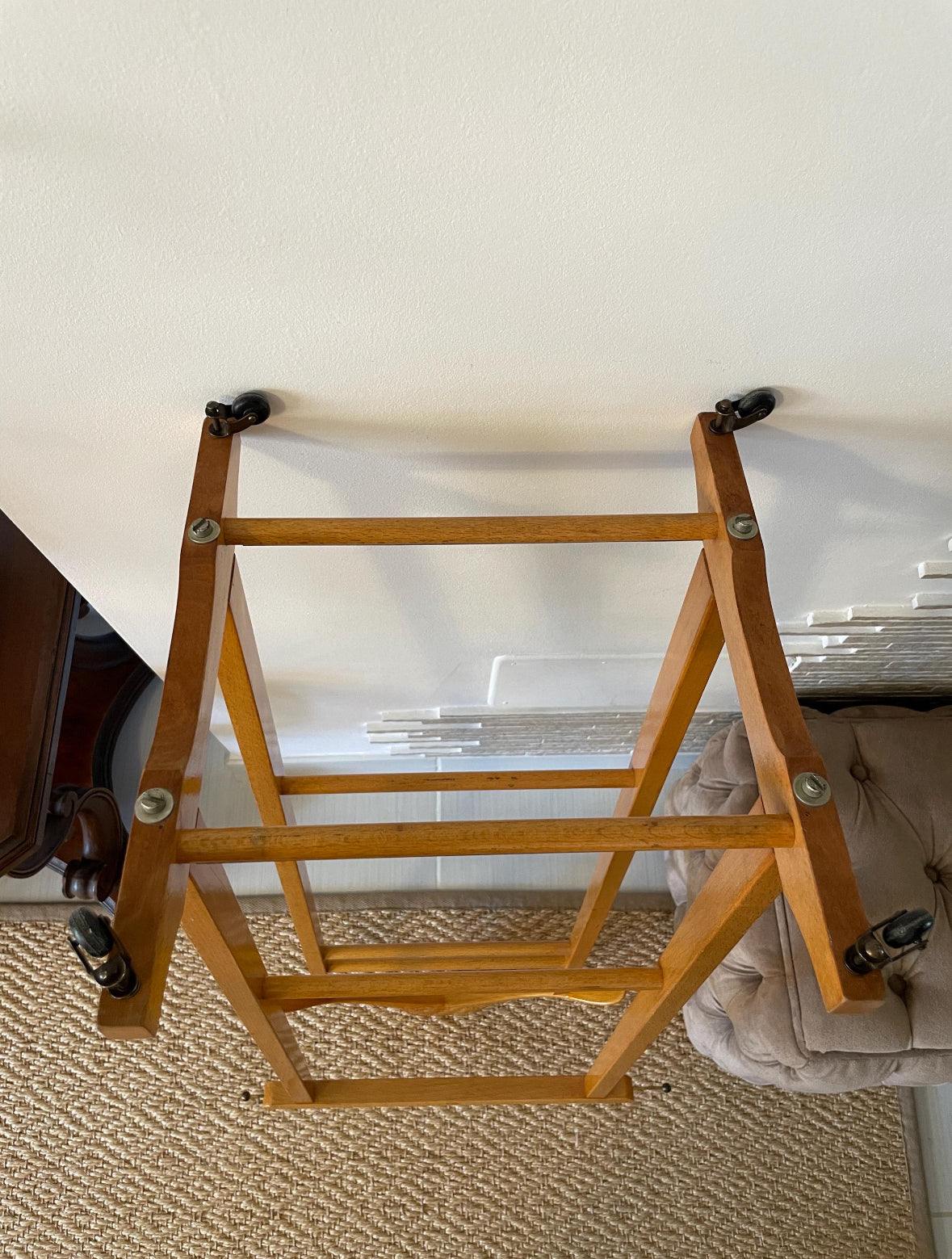 Fratelli Reguitti Valet stand in legno vintage italiano elegante e funzionale per abiti e accessori