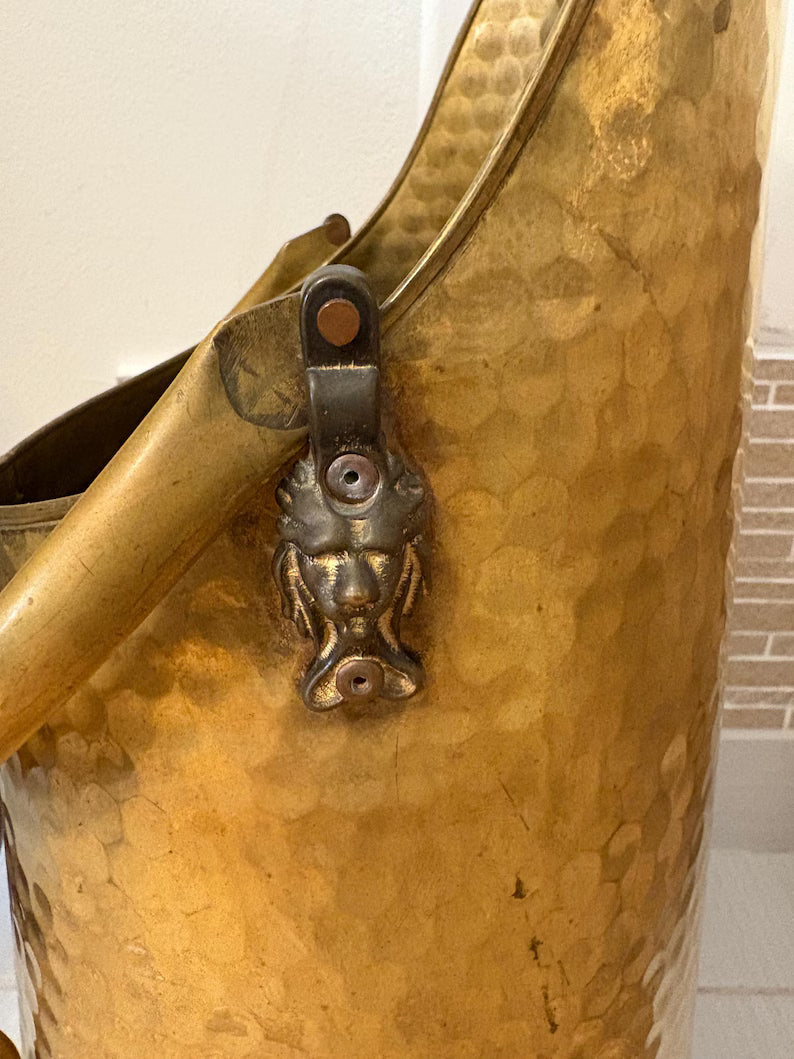 Portaombrelli vintage italiano in ottone battuto con dettaglio decorativo e patina antica