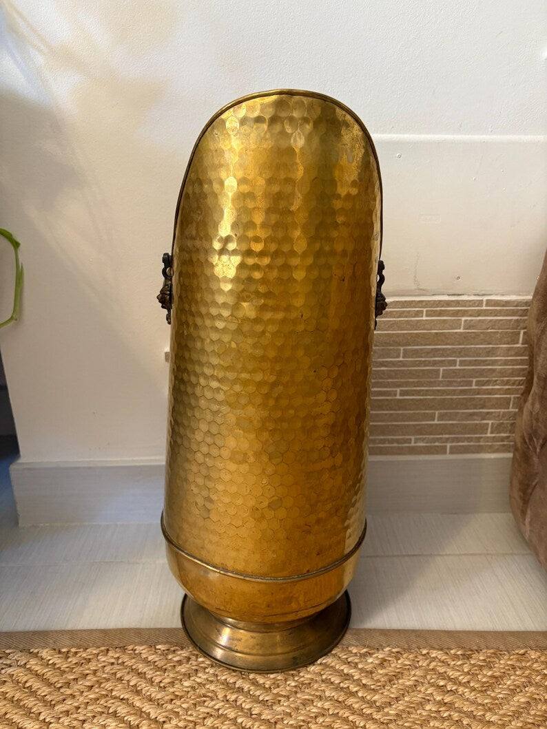 Portaombrelli vintage italiano in ottone battuto, design artigianale mid-century, vaso decorativo per ingresso