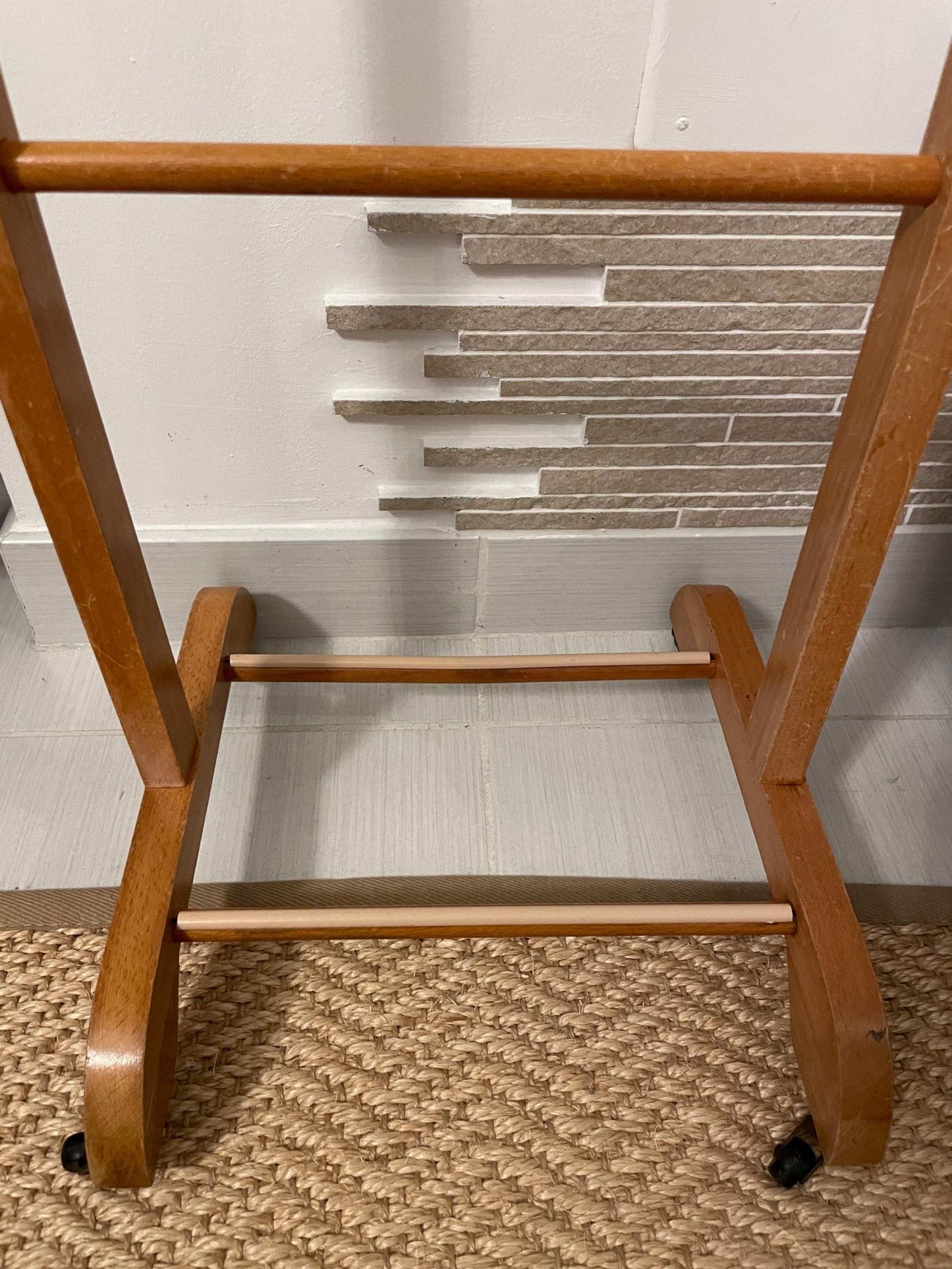 Attaccapanni vintage made in Italy in legno dallo stile rustico e mid century per abiti e accessori