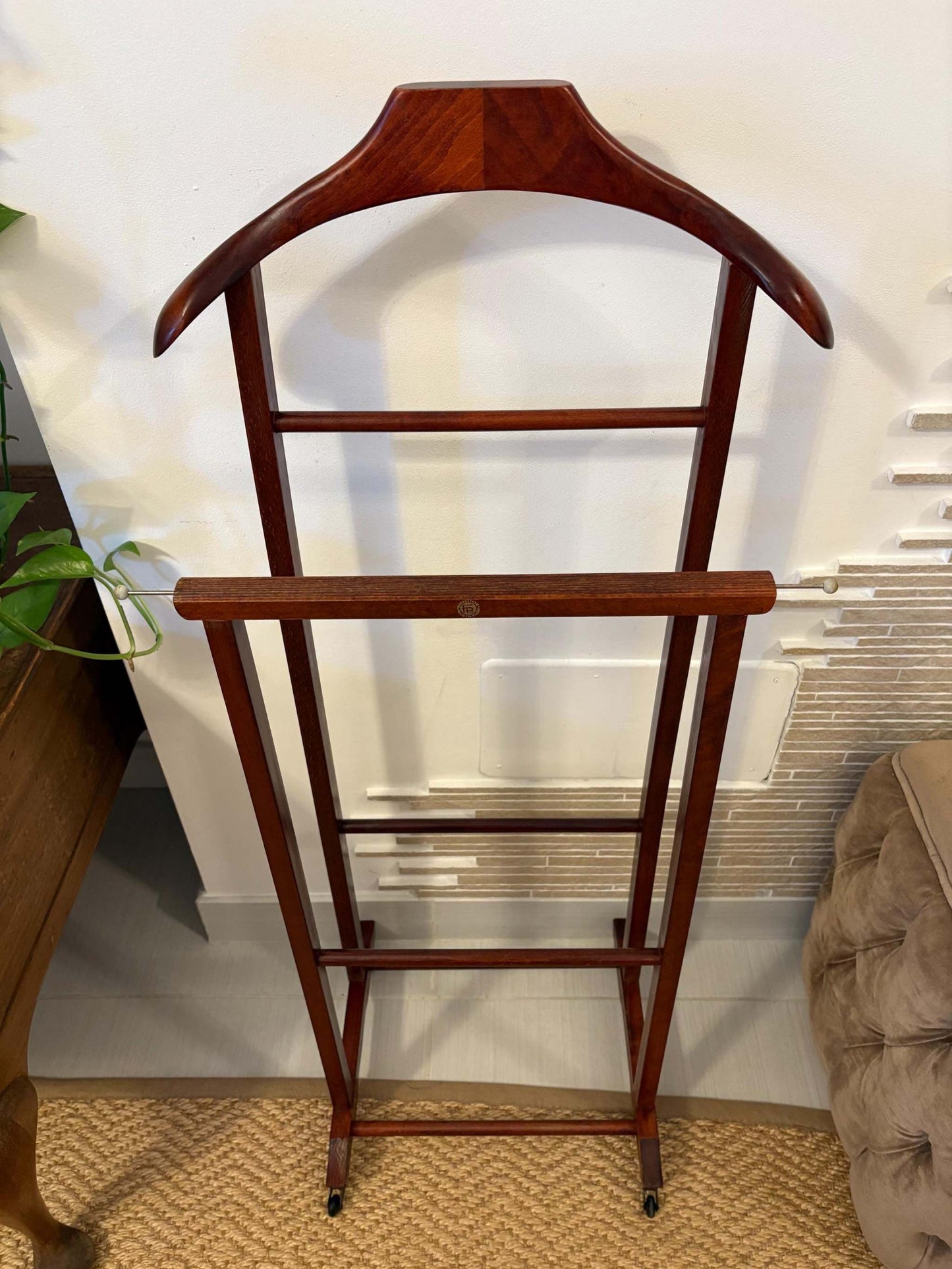 Portabiti vintage in legno made in Italy elegante e funzionale con struttura classica