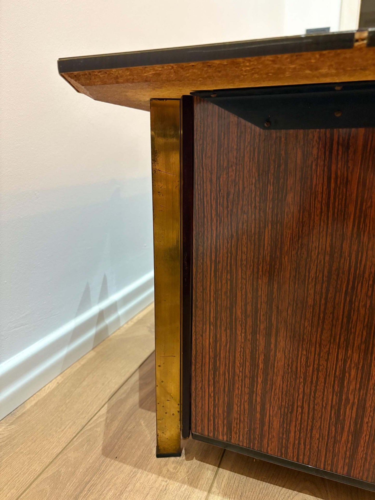dettaglio gamba in ottone tavolo carrello vintage Hollywood regency anni 50 italiano fatto a mano