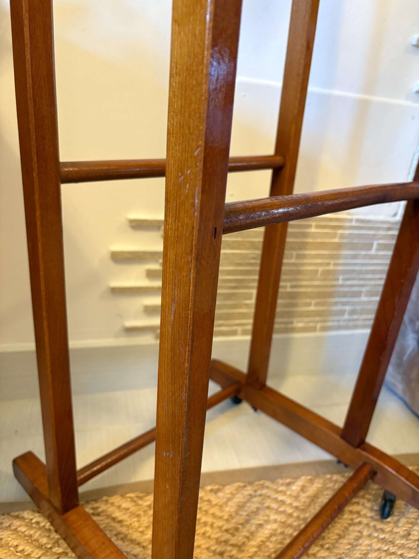 appendiabiti vintage in legno mid century rustico made in Italy per abiti e accessori