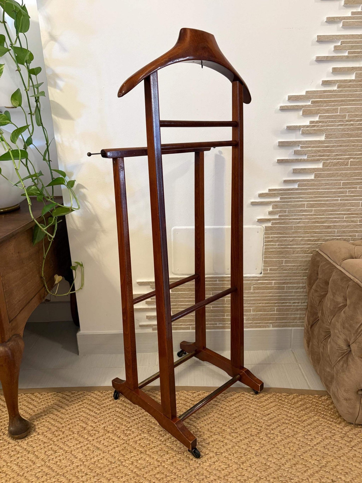 Fratelli Reguitti valet stand vintage in legno made in Italy per abiti e accessori design classico