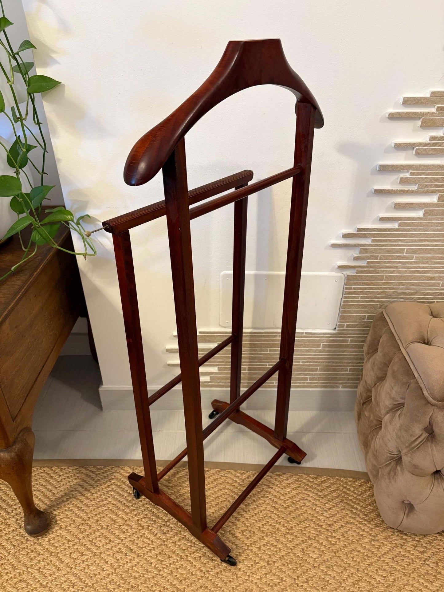 portabiti vintage in legno Made in Italy stile classico per abiti e accessori