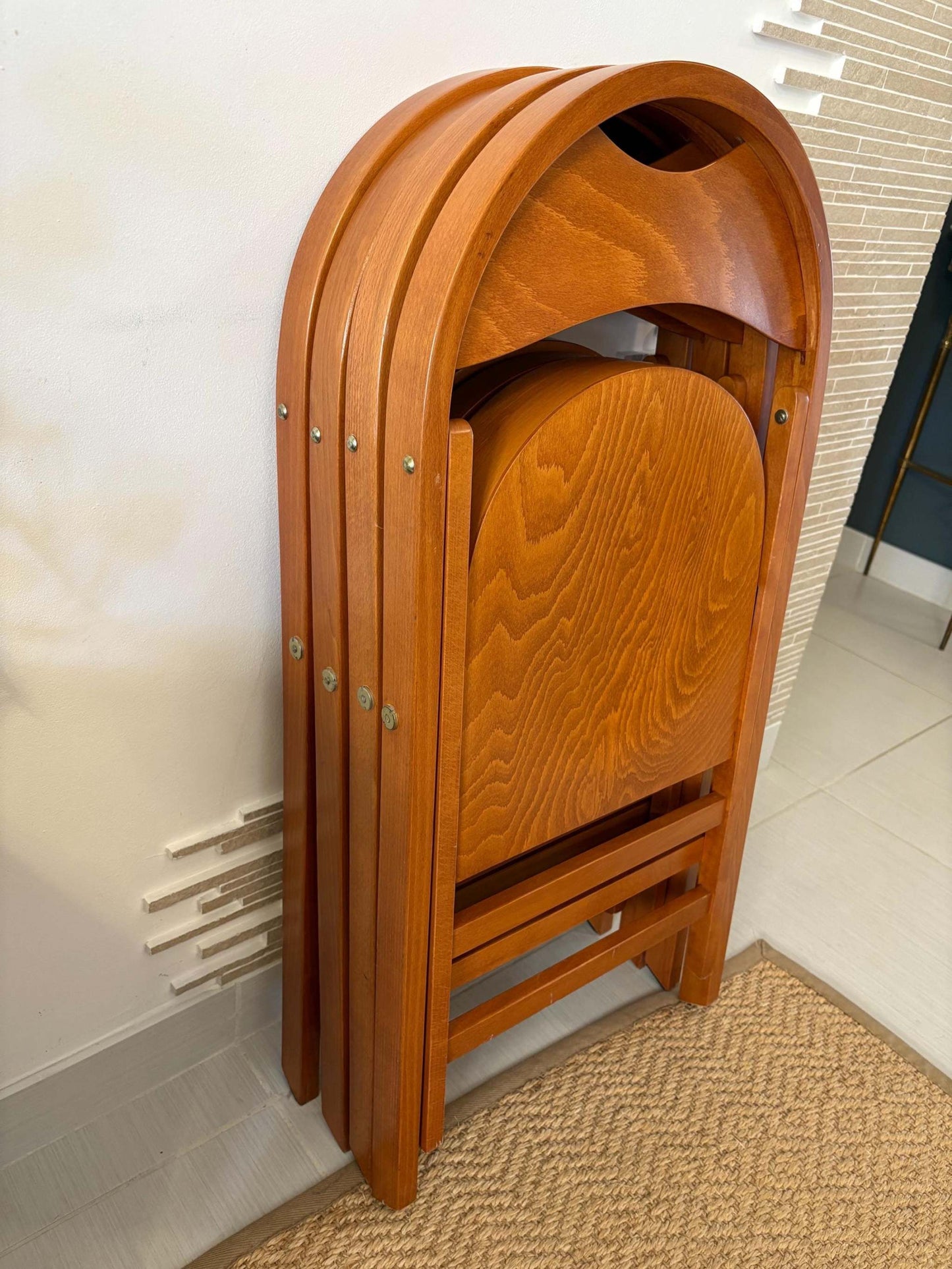 Set di quattro sedie pieghevoli Tric Castiglioni vintage in legno con telaio tubolare stile mid century italiano