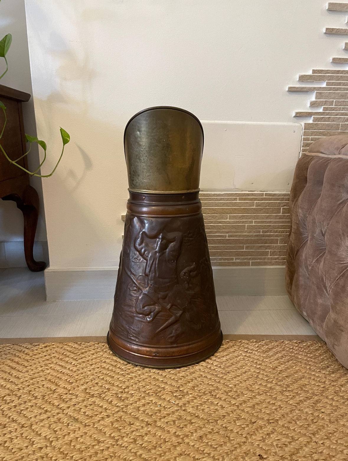 portabastoni vintage italiano in ottone pieno con design antico decorativo e finitura patinata fatta a mano