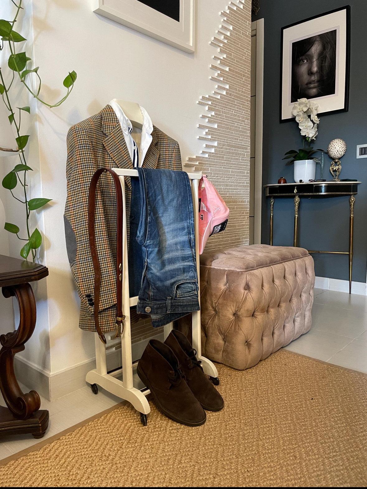 Fratelli Reguitti valet stand vintage in legno italiano con appendiabiti retrò per abiti e accessori