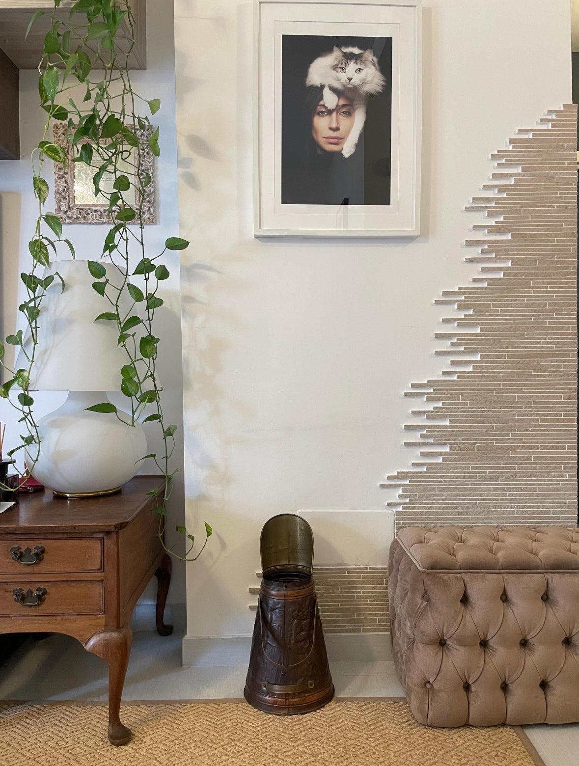 portascope vintage italiano in ottone pieno con design antico e finitura patinata in ingresso elegante