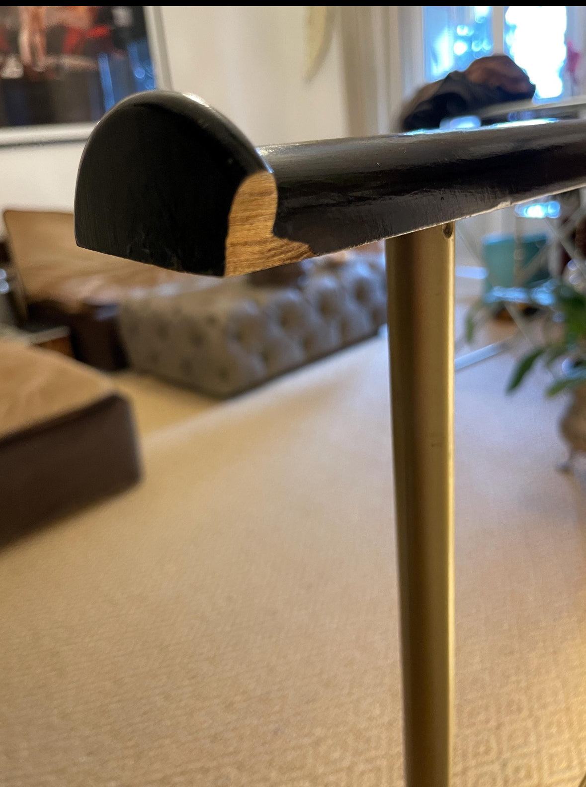 appendiabiti vintage in legno stile mid century rustic con struttura solida e finitura autentica