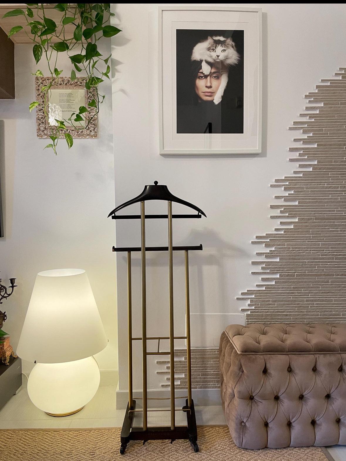 appendiabiti vintage in legno stile mid century rustic elegante design italiano servomuto classico per organizzare abiti e accessori