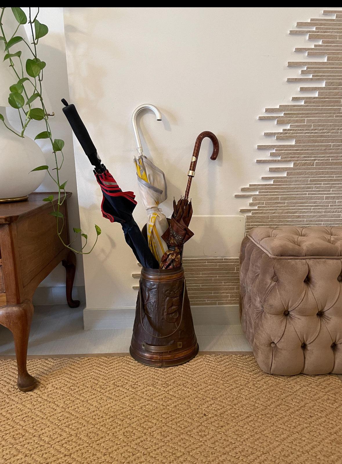 portabastoni vintage italiano in ottone pieno con design antico e patina, portaombrelli decorativo artigianale per ingresso elegante