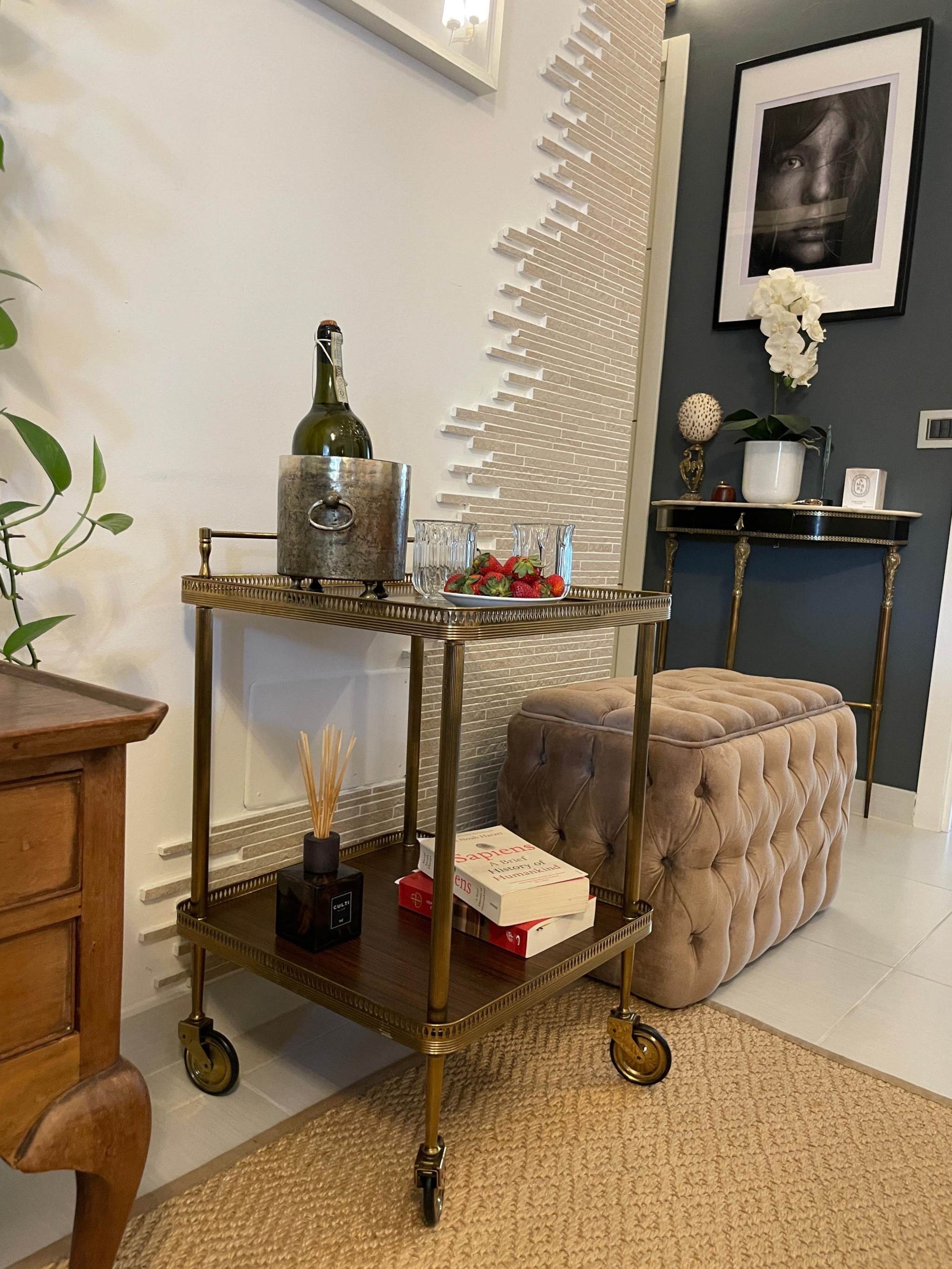 carrello vintage in ottone made in Italy con ruote e pannelli scomponibili stile Hollywood Regency anni '50