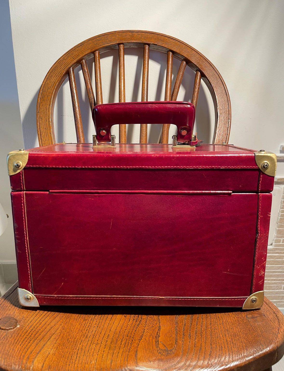 Scatola porta gioielli vintage in pelle rossa con dettagli dorati design italiano elegante e spazioso