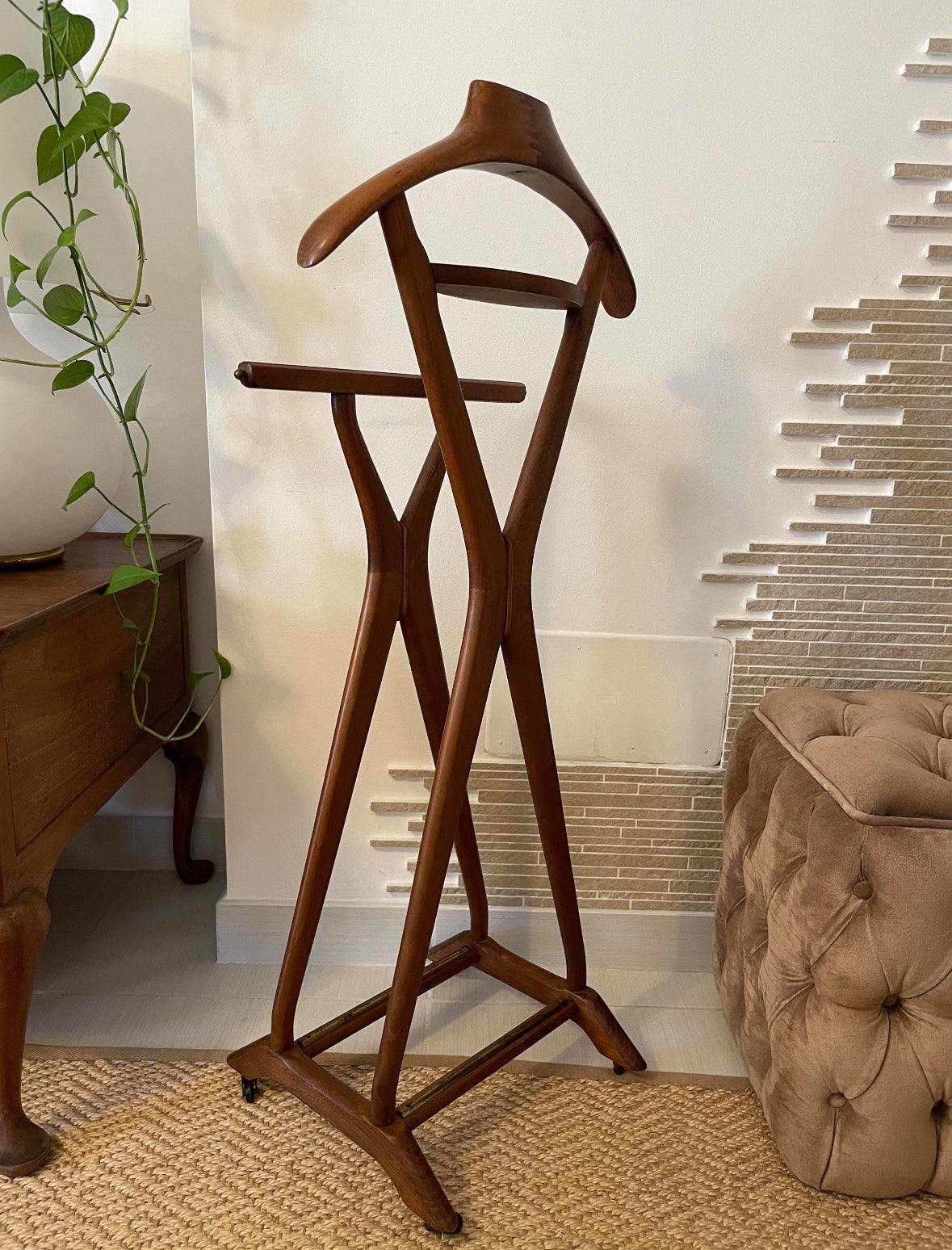 Stand appendiabiti vintage in legno Fratelli Reguitti design italiano per abiti uomo elegante