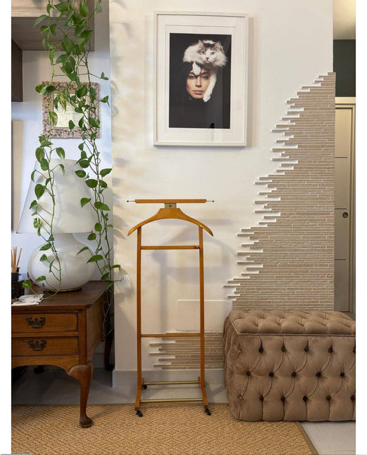 Fratelli Reguitti valet stand vintage in legno italiano per abiti con design classico e autentico colore caldo