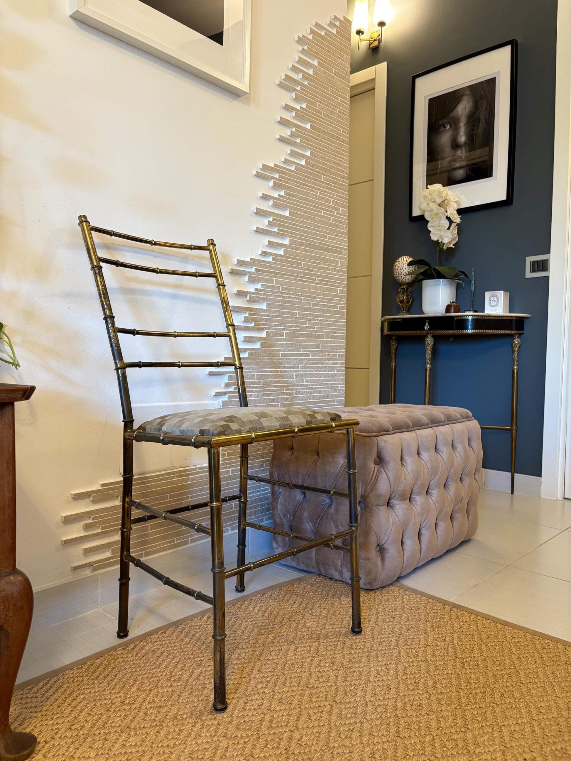 Sedia pieghevole in ottone stile Hollywood Regency con tavolo coordinato vintage italiano metà secolo in design raffinato
