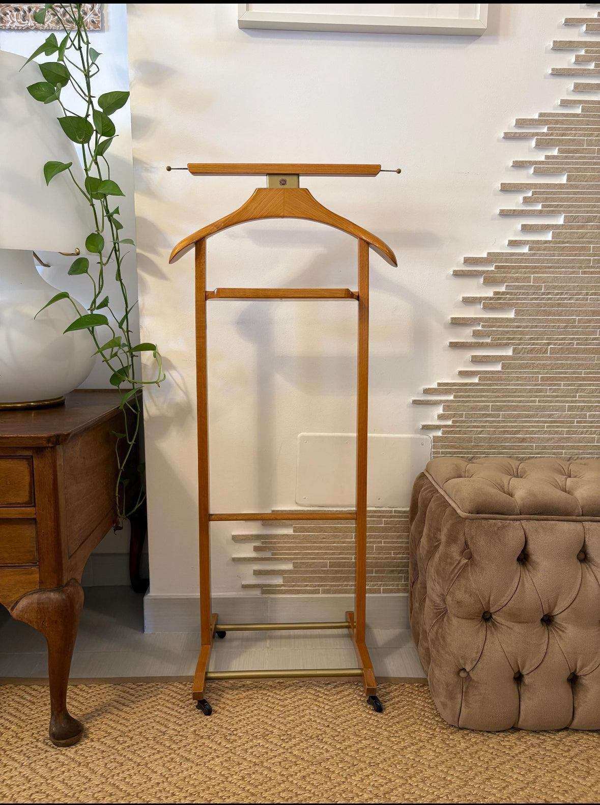Fratelli Reguitti Valet stand vintage in legno naturale per abiti, design italiano classico e funzionale