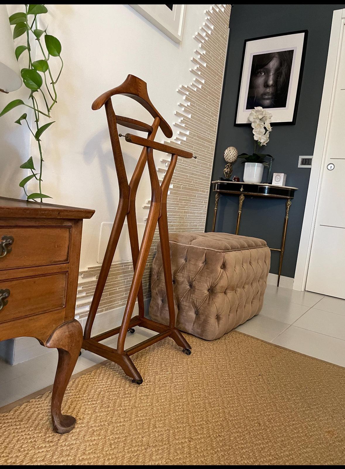 stand appendiabiti vintage in legno Fratelli Reguitti design italiano elegante servomuto organizza abiti uomo