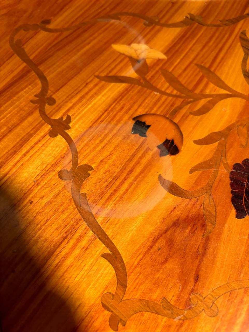 tavolino vintage da comodino in stile Rococò francese con intarsi in legno decorativo barocco luxury