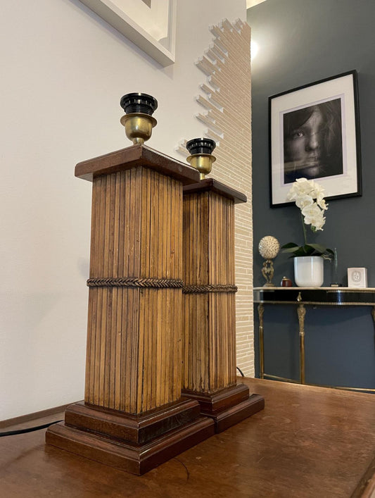 coppia di lampade da tavolo vintage italiane in legno massello con design elegante e altezza regolabile senza paralume
