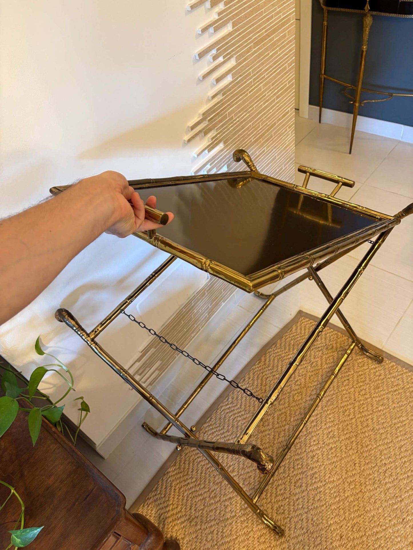 Set Hollywood Regency in ottone con tavolo pieghevole e sedia vintage stile mid-century italiano