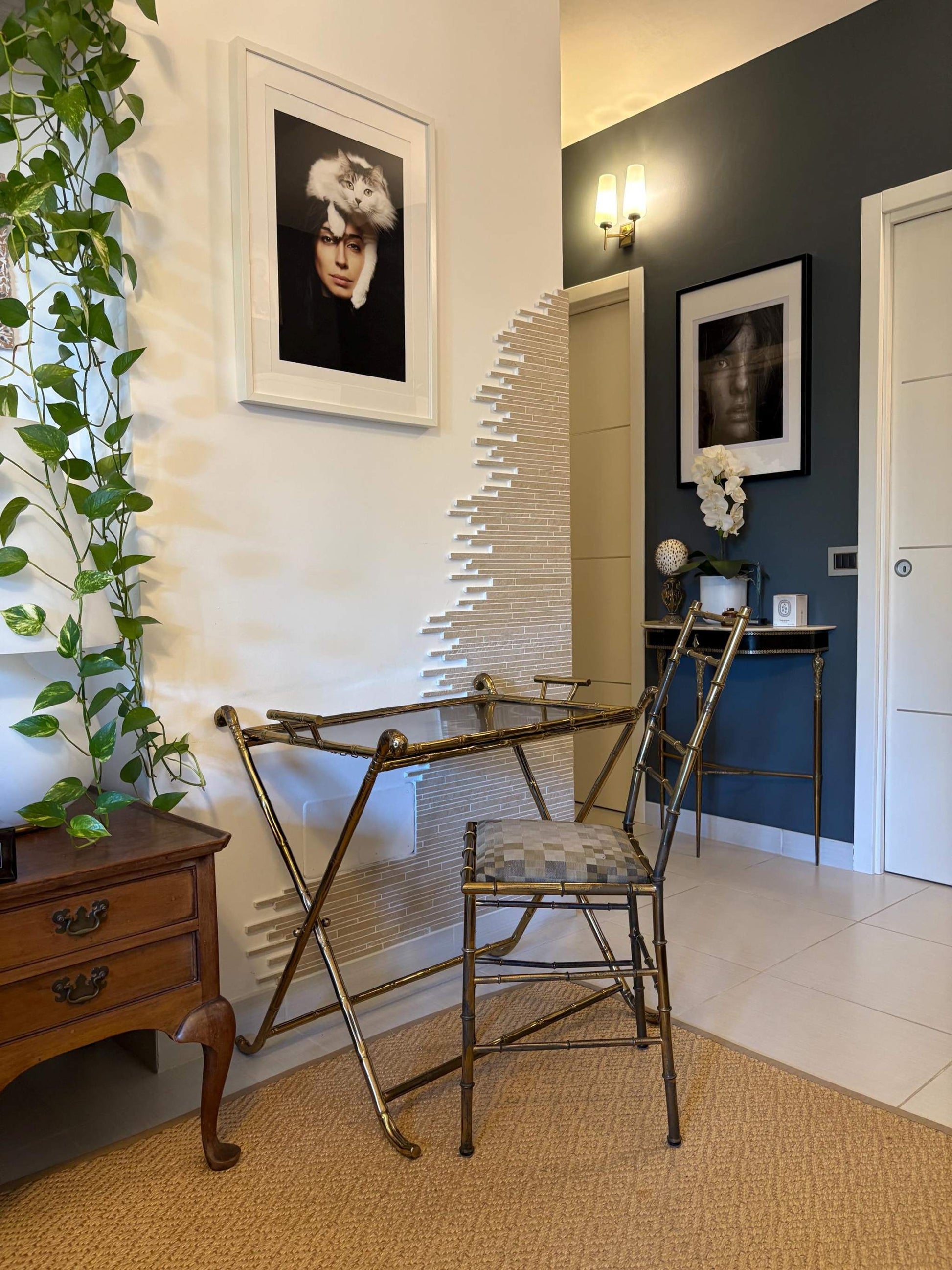 Set vintage Hollywood Regency in ottone con tavolo pieghevole e sedia stile mid-century italiano