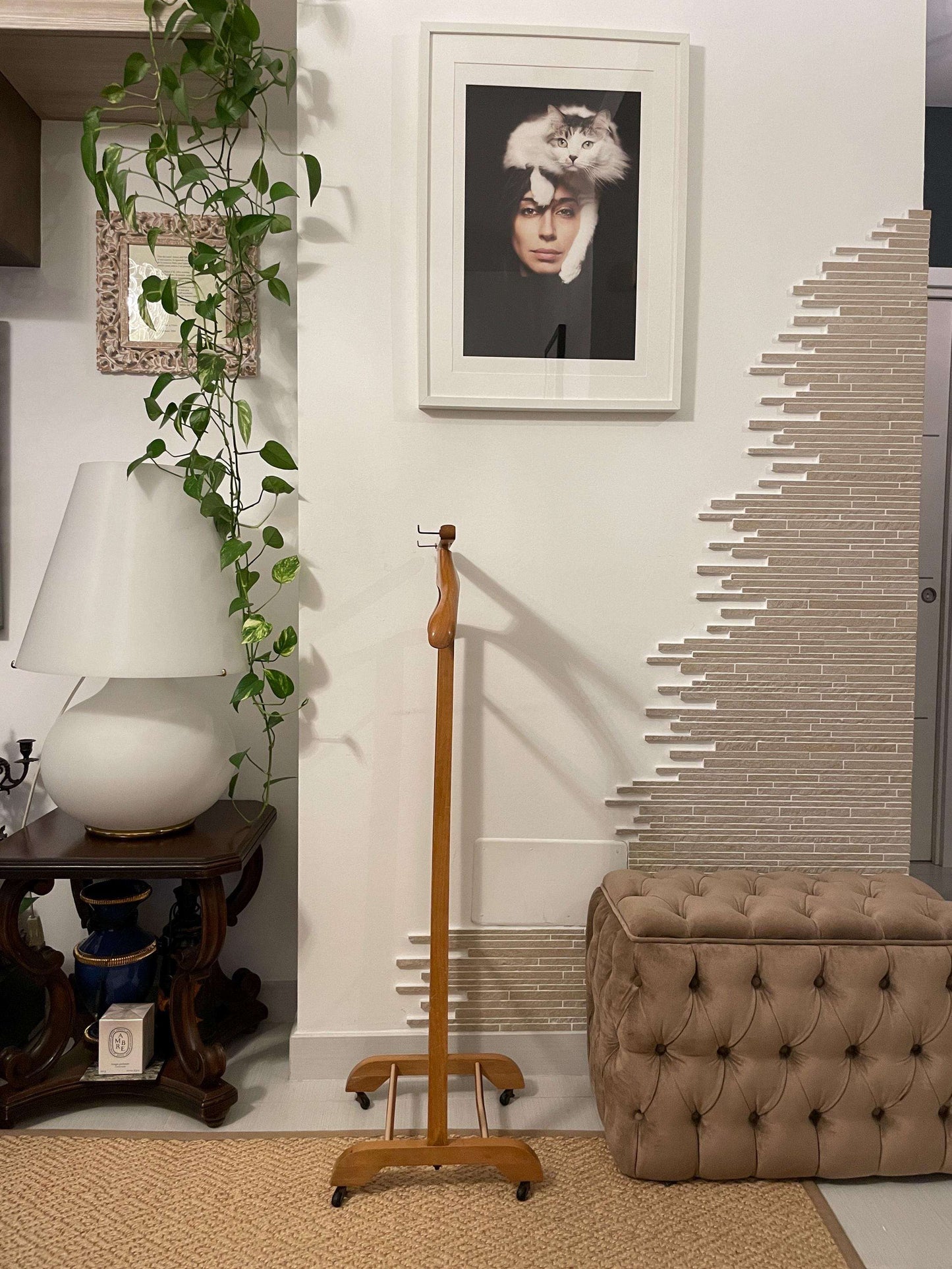 stand appendiabiti vintage in legno Made in Italy dallo stile rustico mid century elegante e funzionale