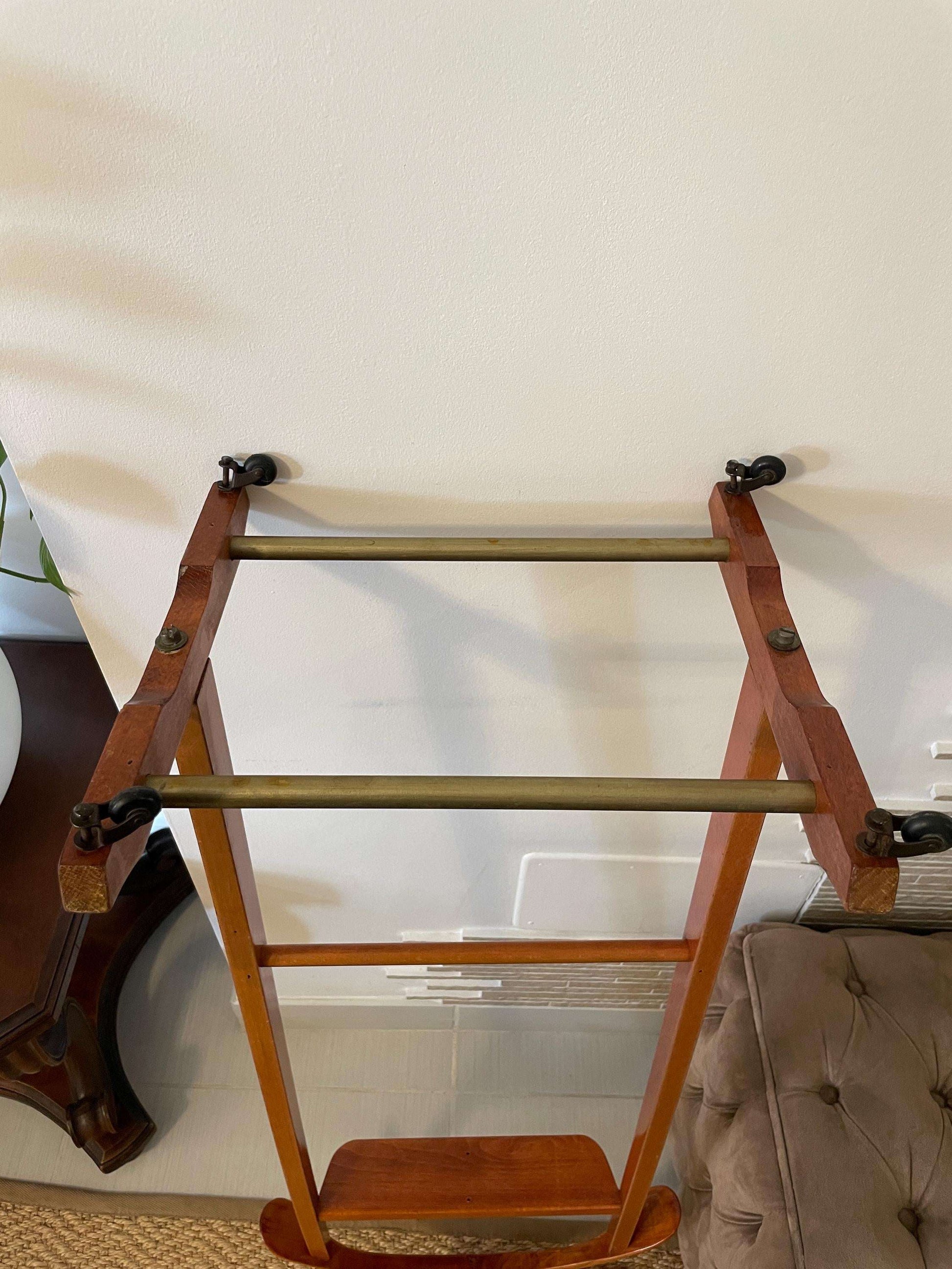 portabiti vintage in legno made in Italy per abiti e accessori design classico