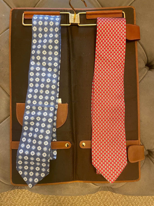 organizer da viaggio elegante vintage italiano in pelle per cravatte con dettagli in ottone raffinati e fatti a mano