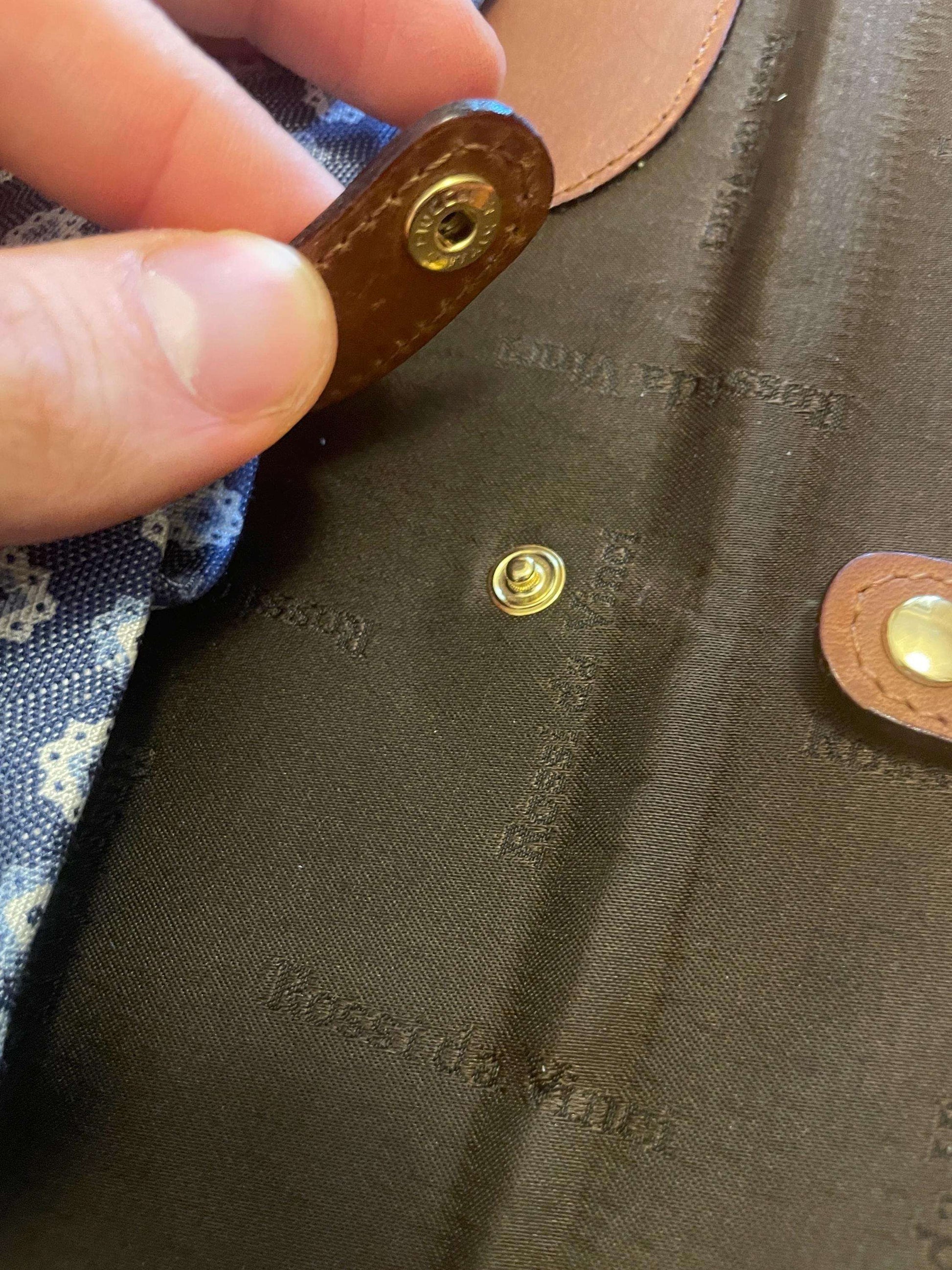 elegante organizer vintage italiano per cravatte in pelle di alta qualità con chiusura in ottone fatta a mano