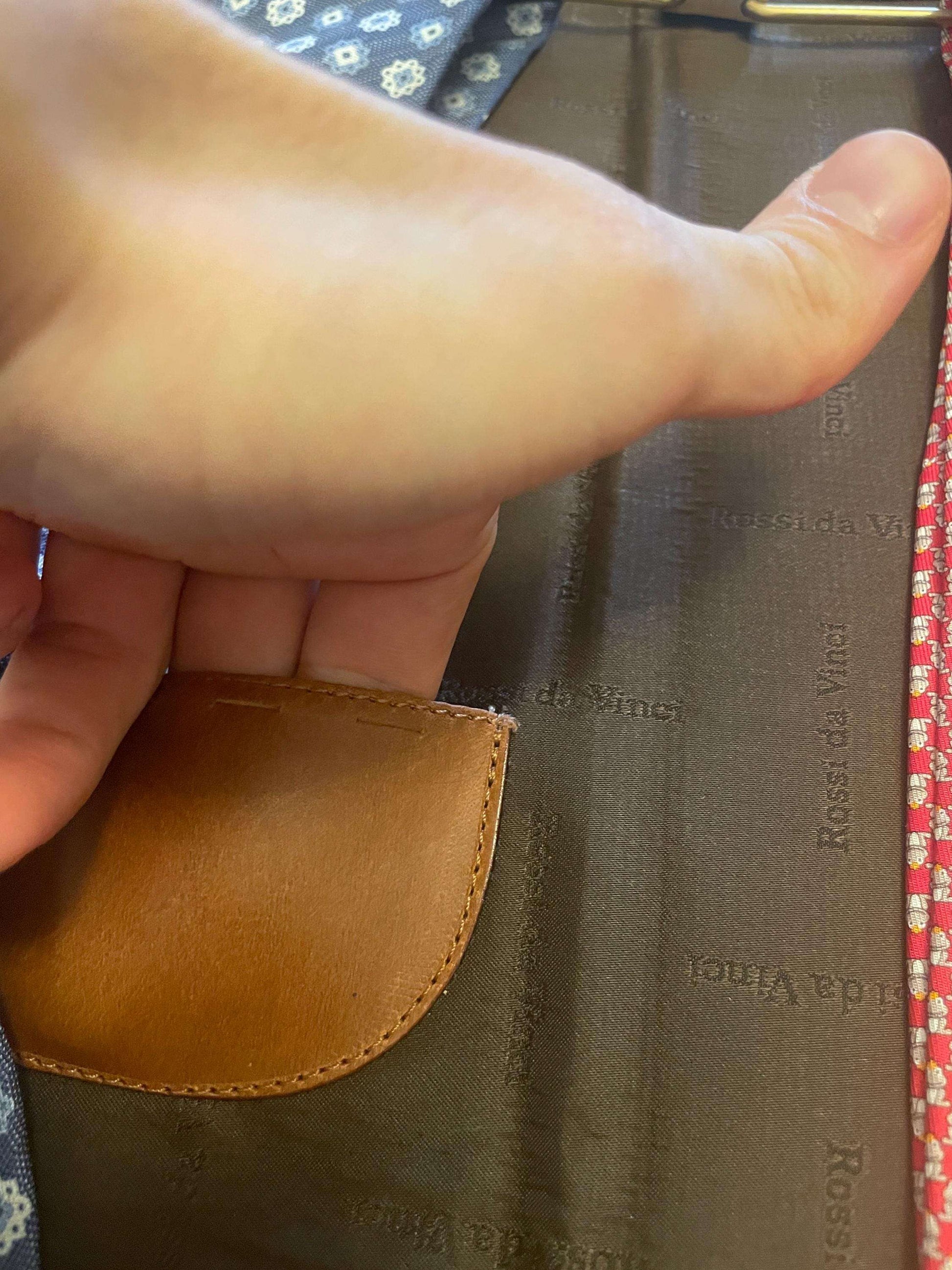 organizer vintage elegante italiano in pelle per cravatte con dettagli in ottone raffinato e fatto a mano