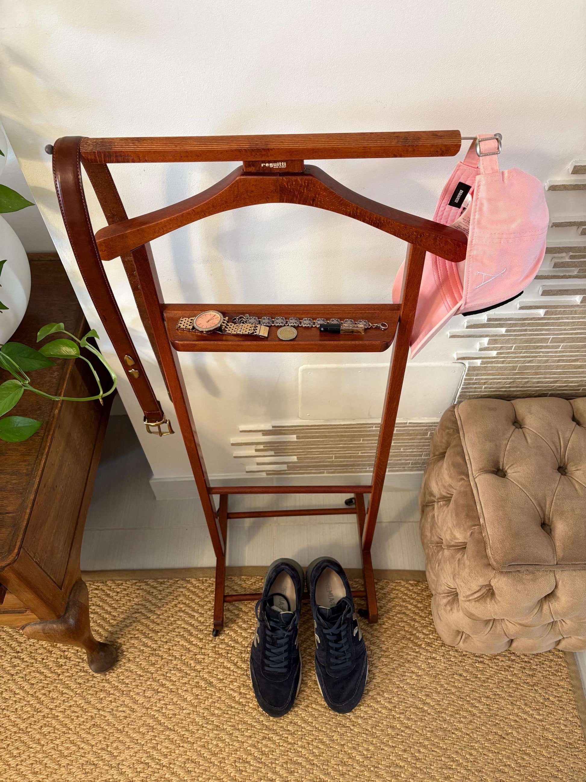 Valet stand vintage in legno Made in Italy per abiti e accessori design classico elegante