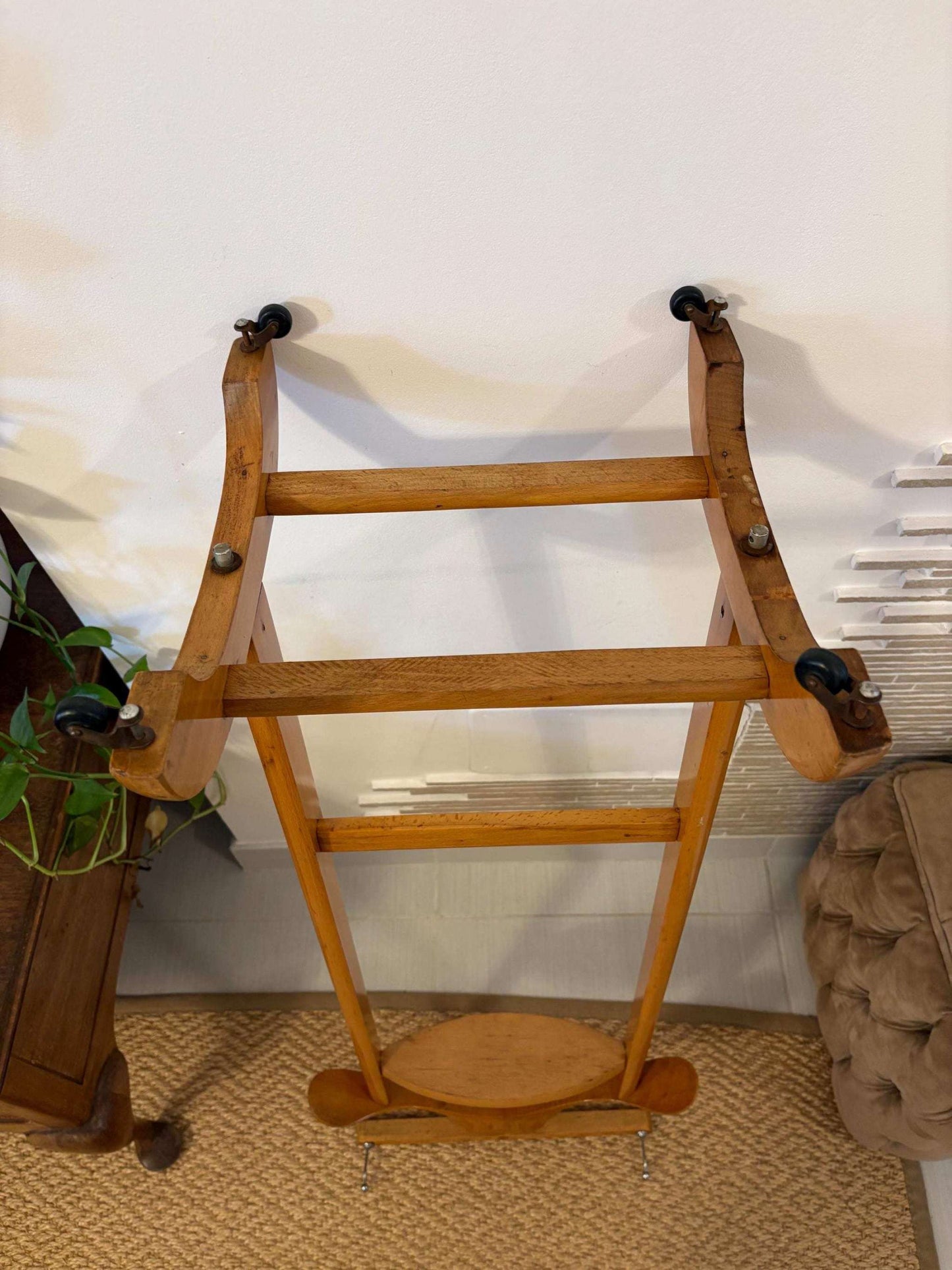 stand appendiabiti vintage in legno design italiano fatto a mano robusto ed elegante Vintage Made in Italy