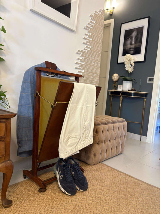 Portantabisogni vintage in legno Made in Italy per abiti con design classico ed eleganza retrò
