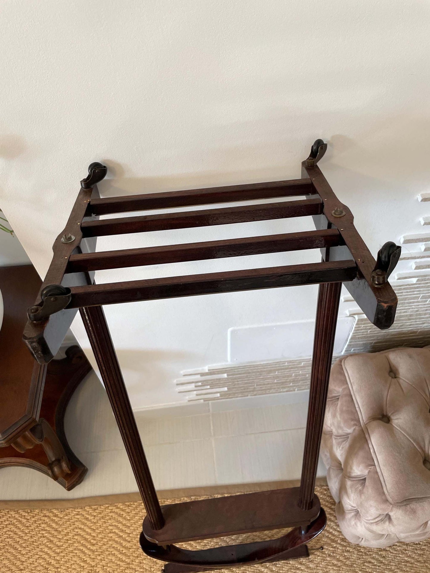 portabiti in legno vintage italiano stand valet design classico per abiti e accessori