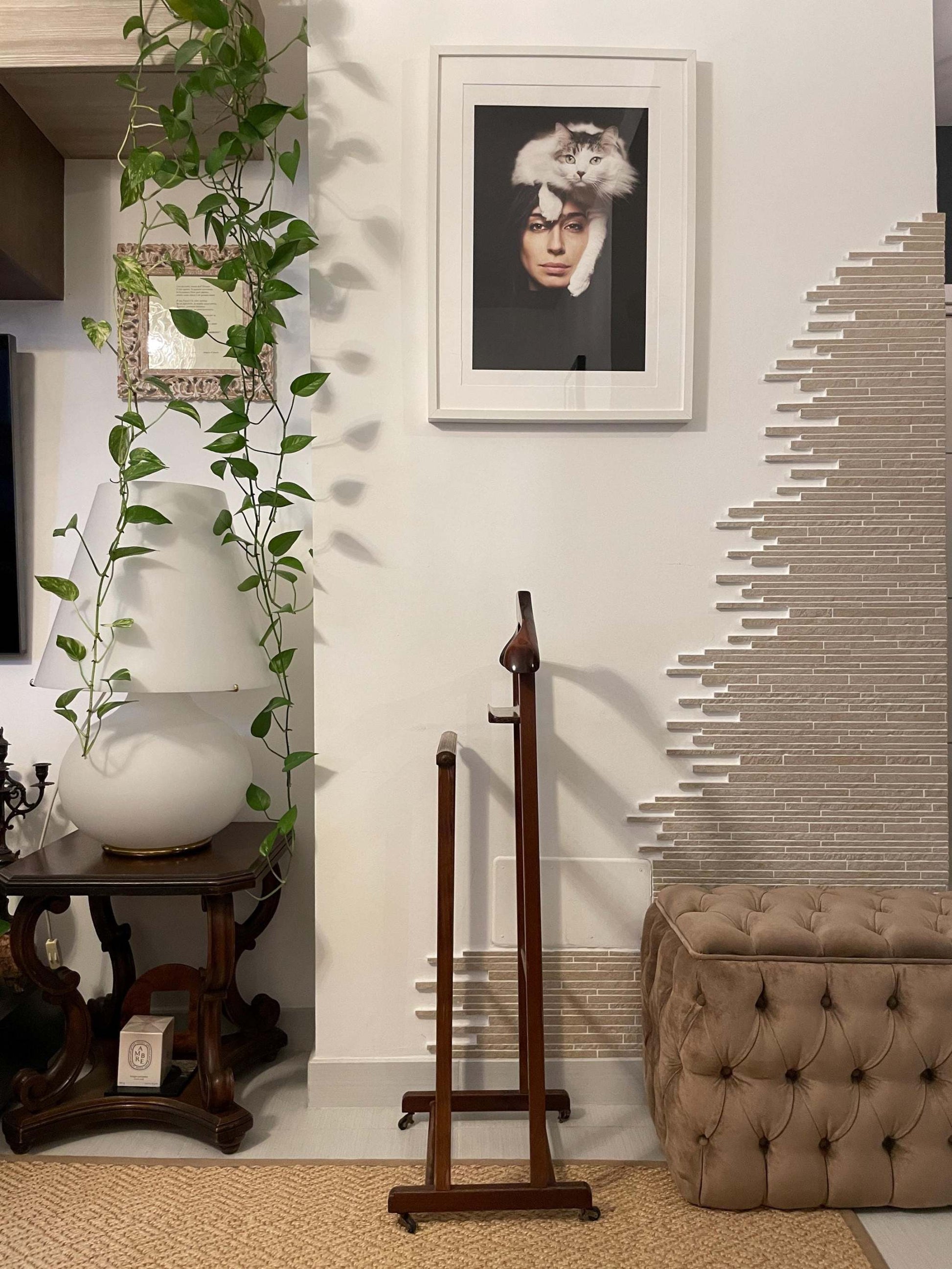 appendiabiti vintage in legno made in Italy per abiti e accessori con design classico