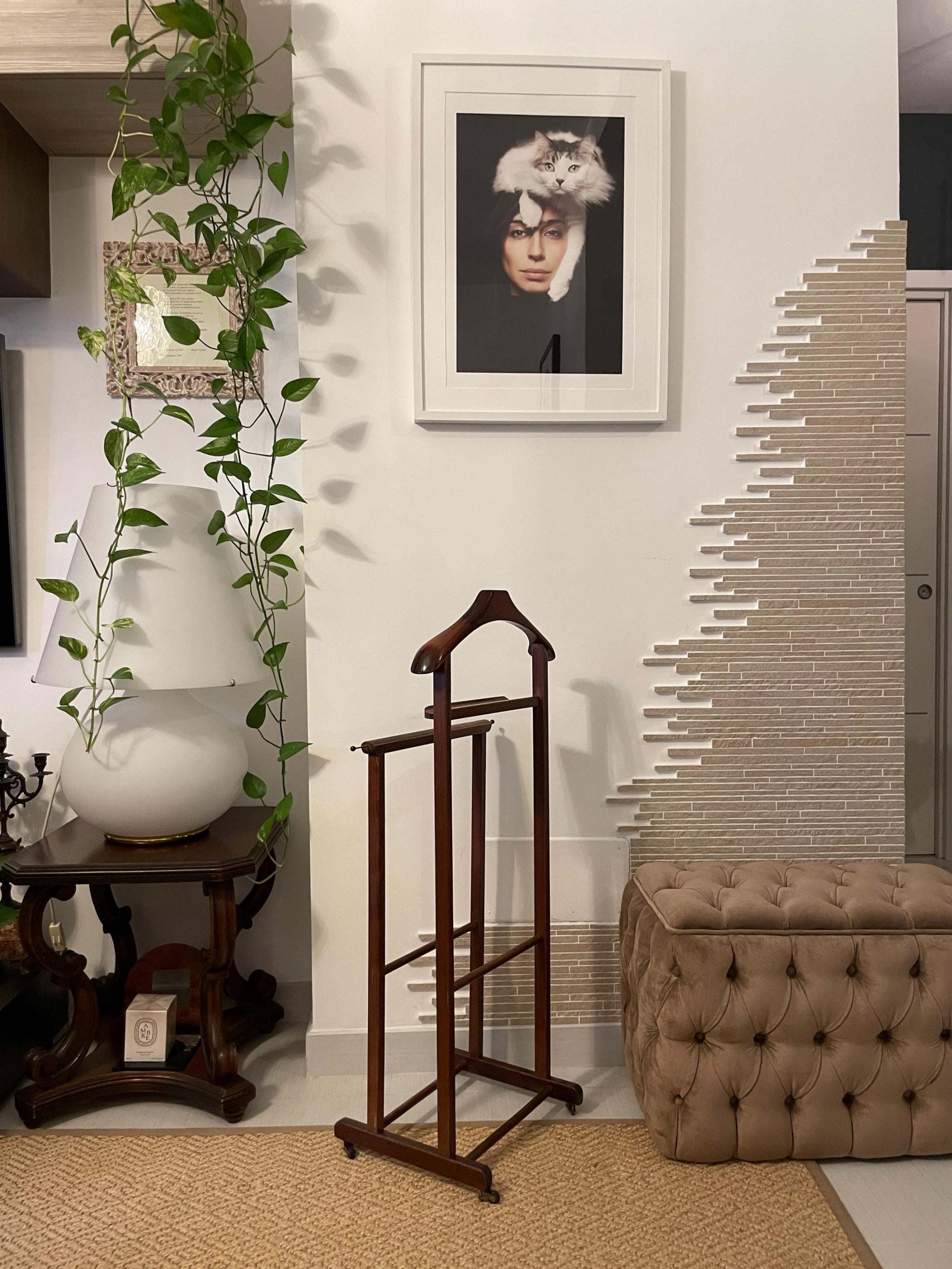 appendiabiti vintage in legno made in Italy per uomo con design classico e funzionale
