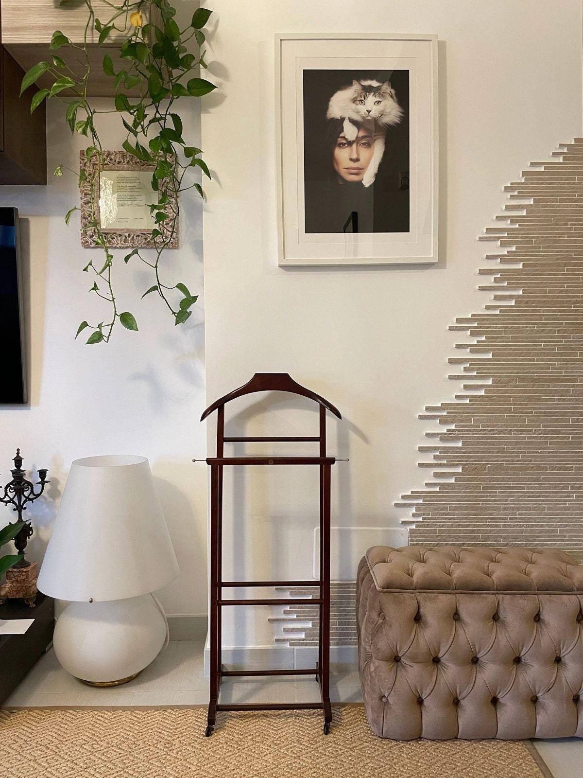 Stativo vintage  per abiti elegante e funzionale in stile retrò