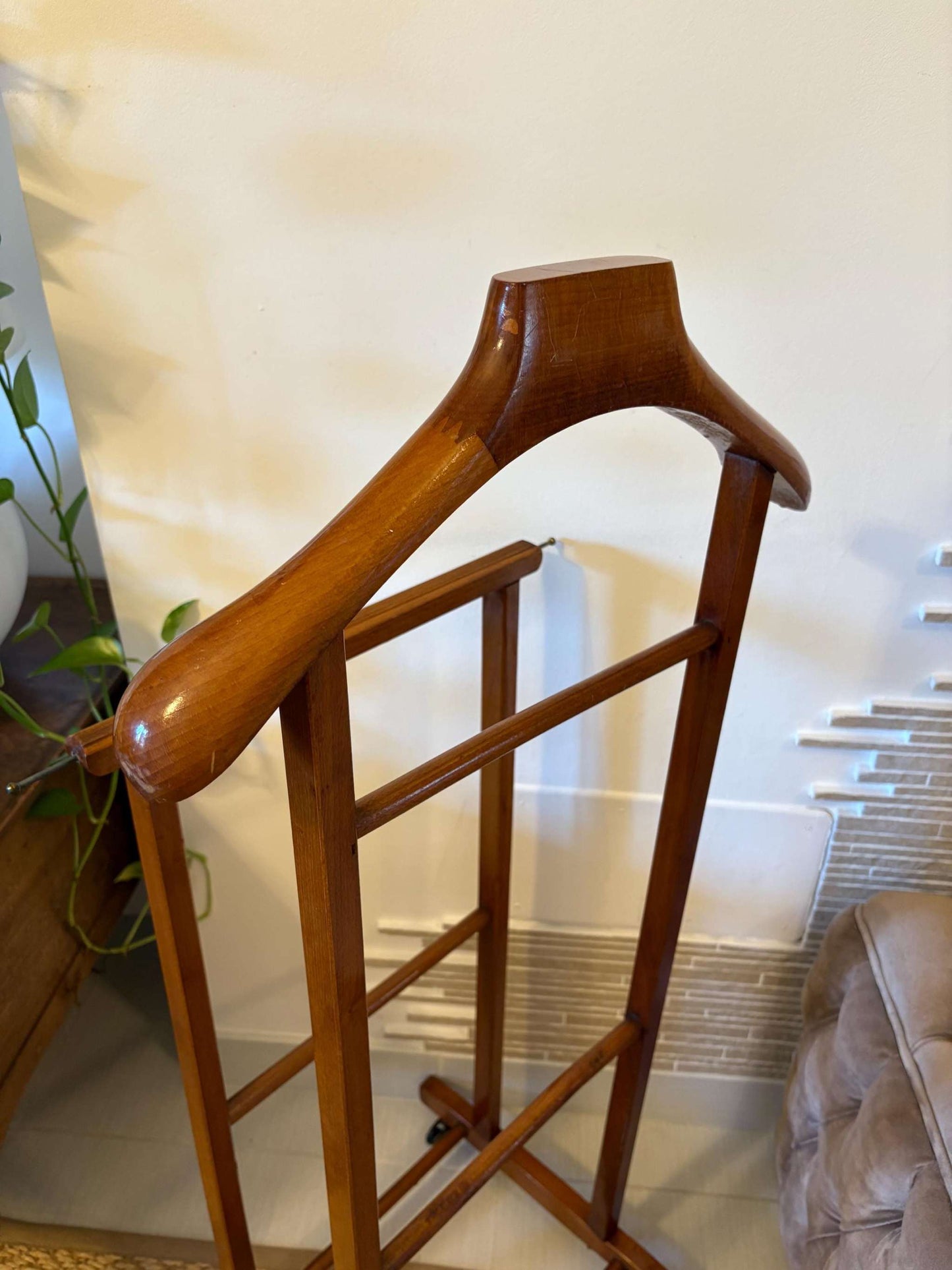 Attaccapanni rustico mid century vintage in legno made in Italy per abiti e accessori