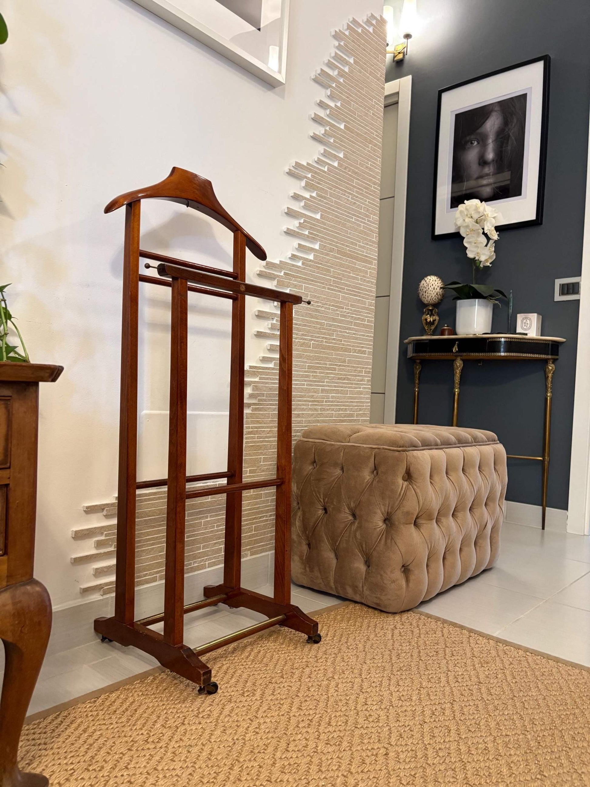 Fratelli Reguitti valet stand vintage in legno made in Italy design classico per abiti e accessori
