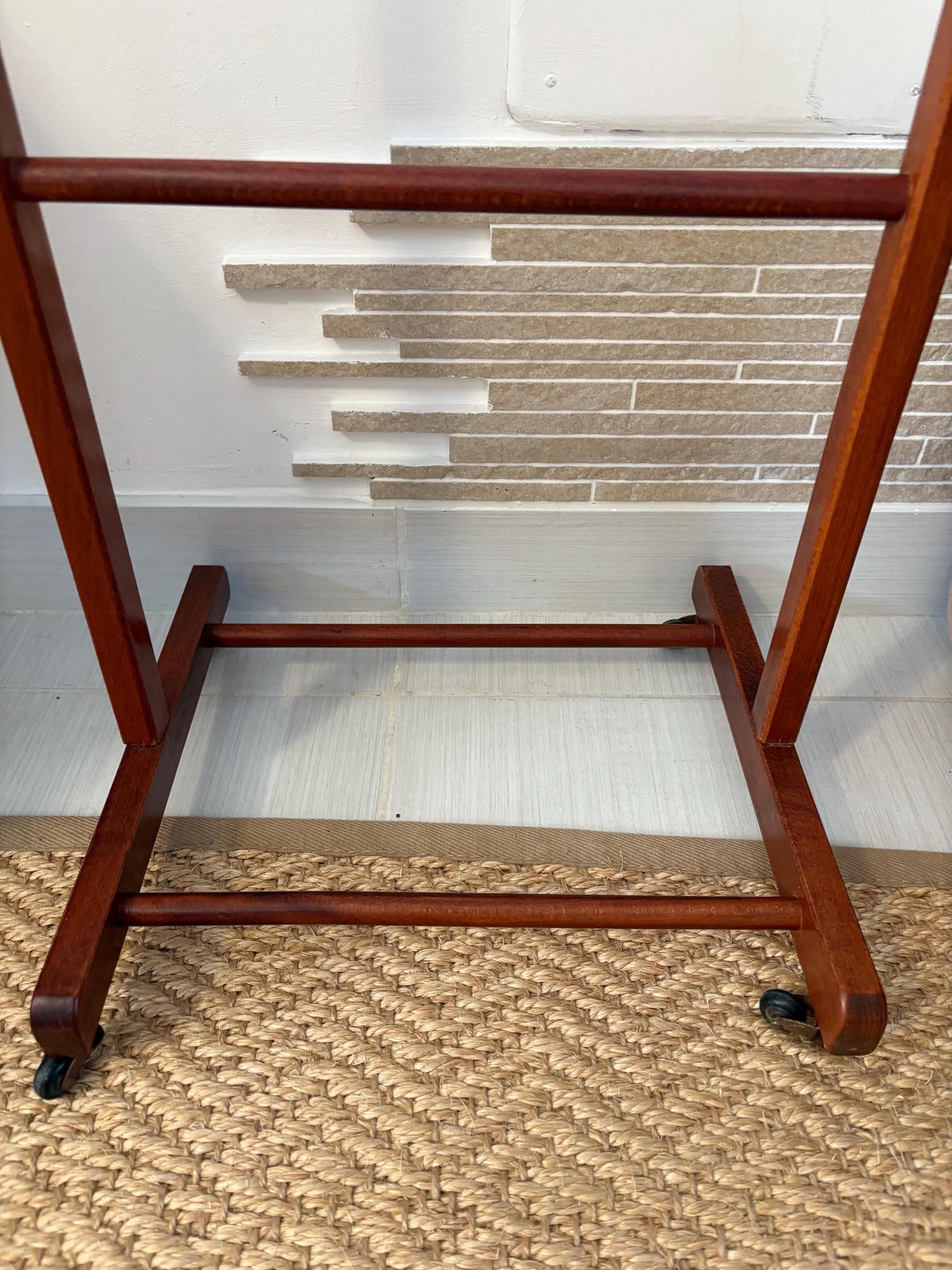 appendiabiti vintage in legno made in Italy per abiti e accessori design classico