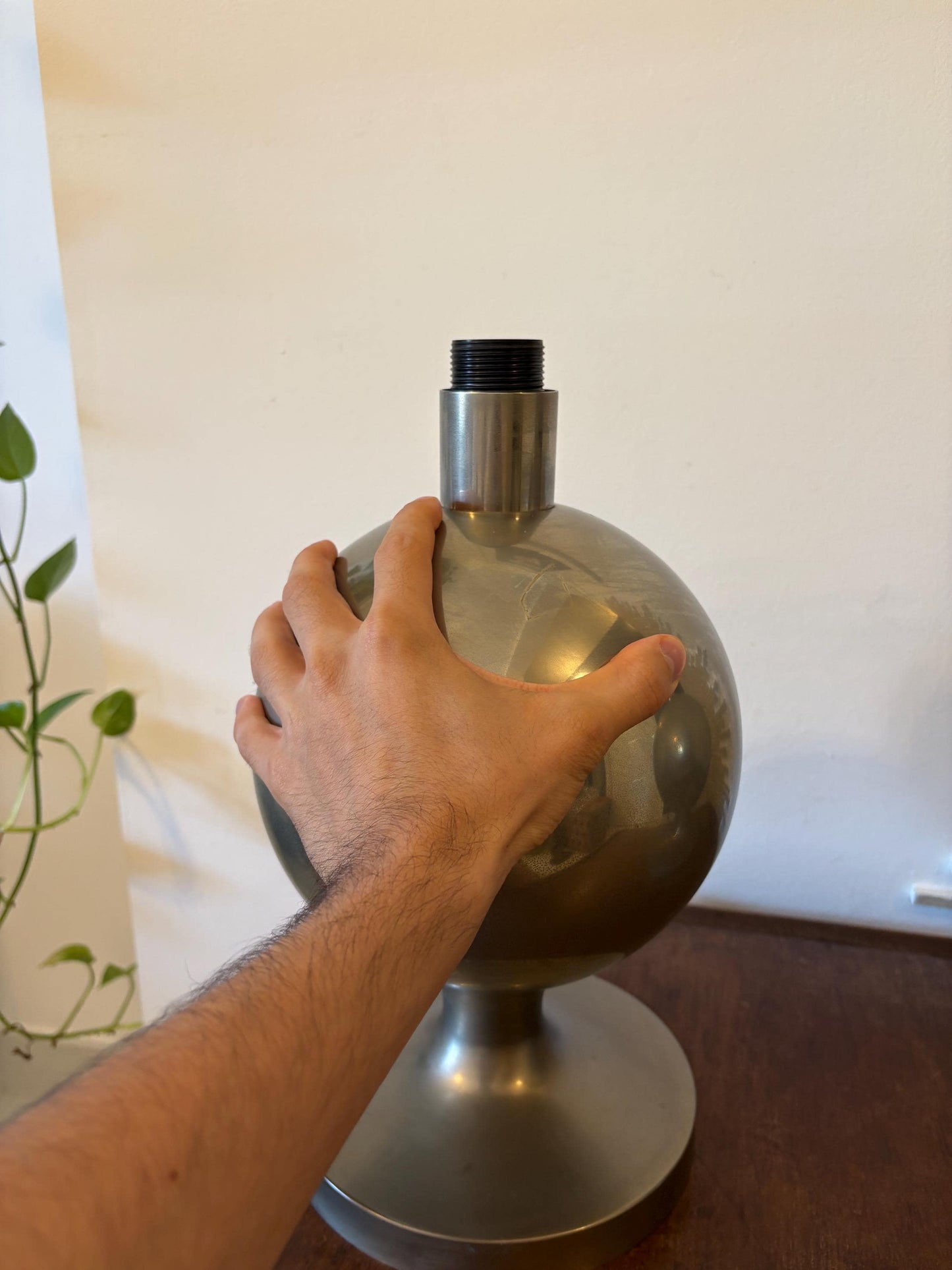 Lampada vintage Space Age in ottone senza paralume, design sferico elegante stile Bauhaus Regency