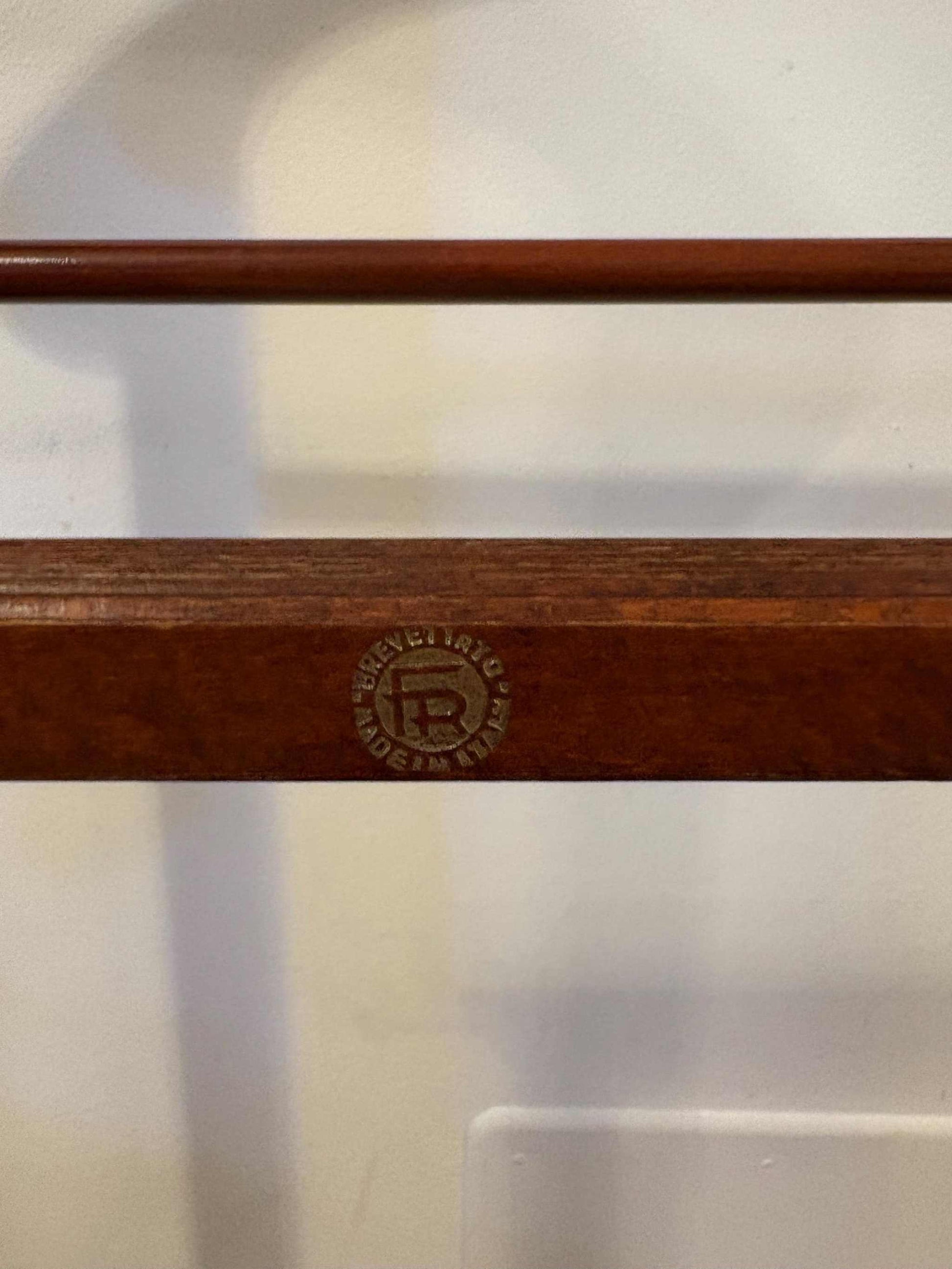 attaccapanni vintage in legno Fratelli Reguitti made in Italy elegante organizer abbigliamento classico