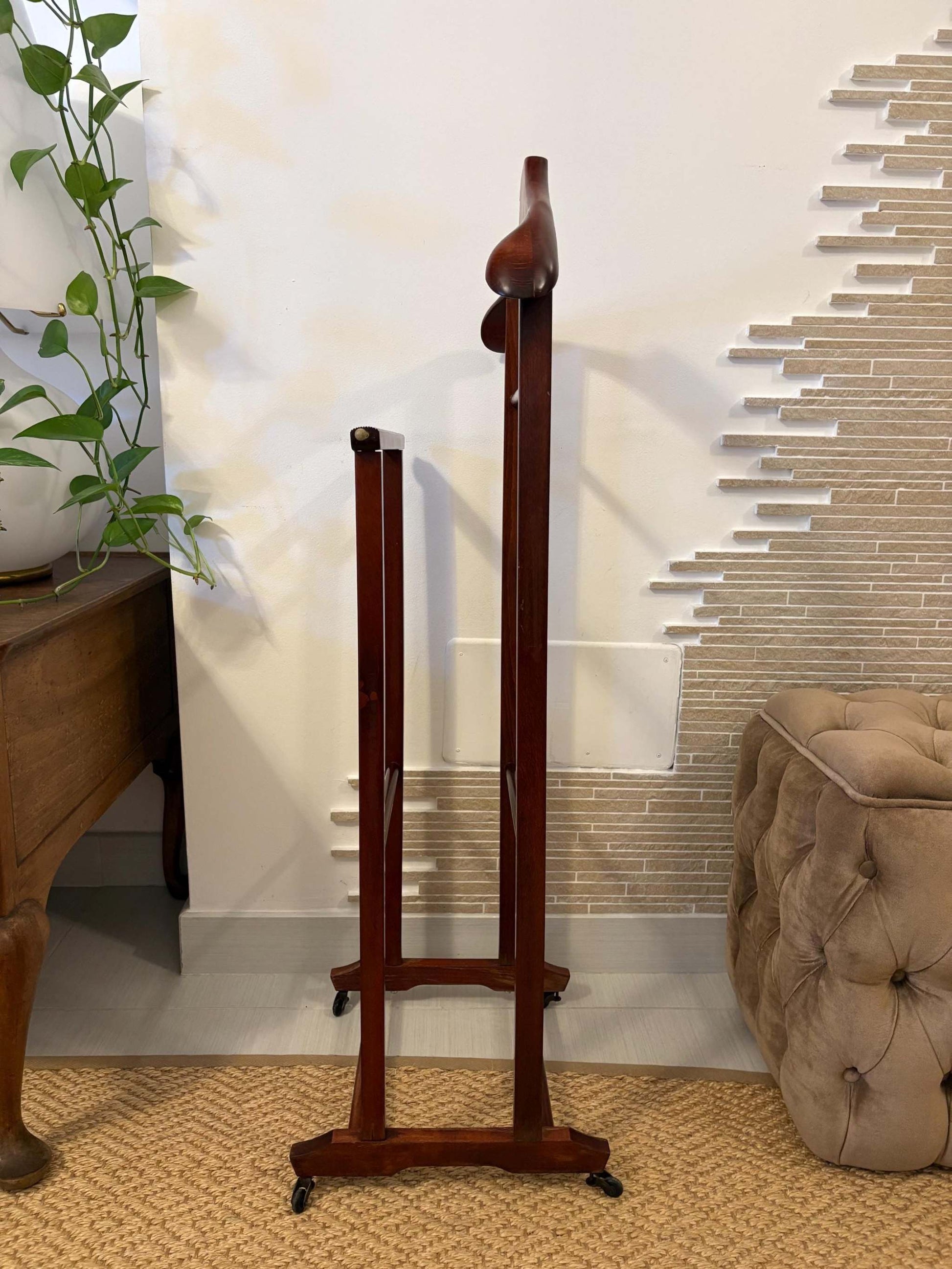 portabiti vintage in legno made in Italy elegante design classico anta abiti uomo